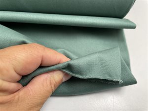 Twillvævet denim - med peach skin overflade i blid aquamarin